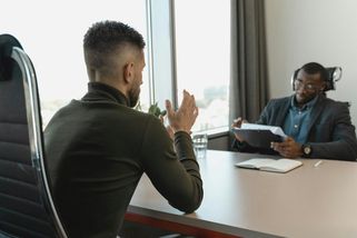 „S maturitou z gymplu? To si rovnou můžete jít pro sociální dávky,“ řekla mi náborářka - Médium.cz